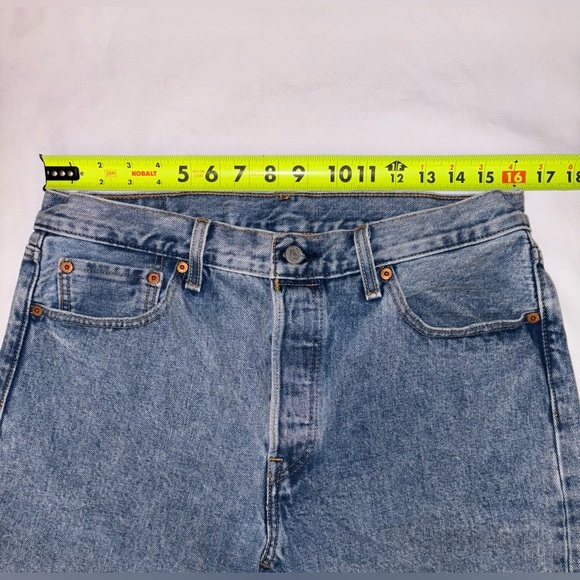 Levi’s Size 34 Medium Wash 501 Button Fly Hemmed 11” Jean Shorts PC9-34513-0069 - Picture 2 of 10